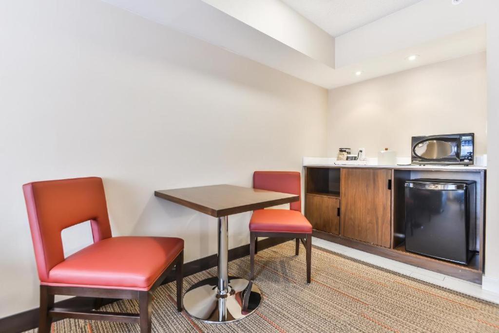 Four Points By Sheraton Barrie Exteriör bild