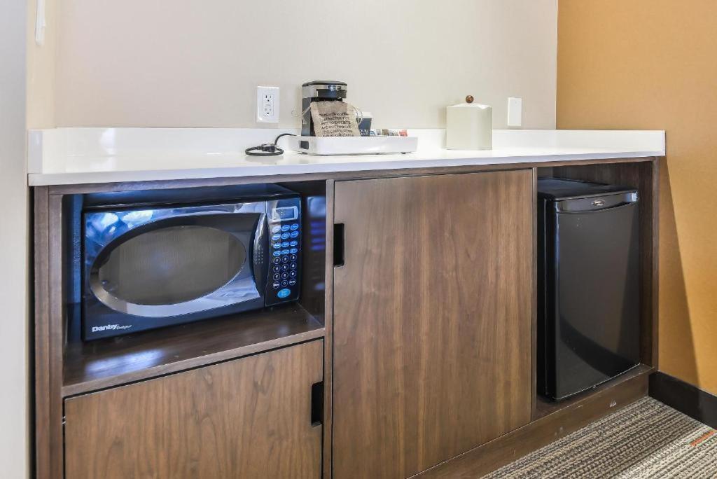 Four Points By Sheraton Barrie Exteriör bild