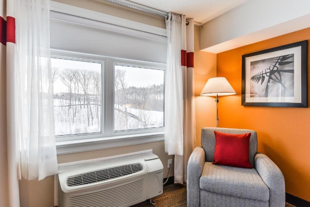 Four Points By Sheraton Barrie Exteriör bild
