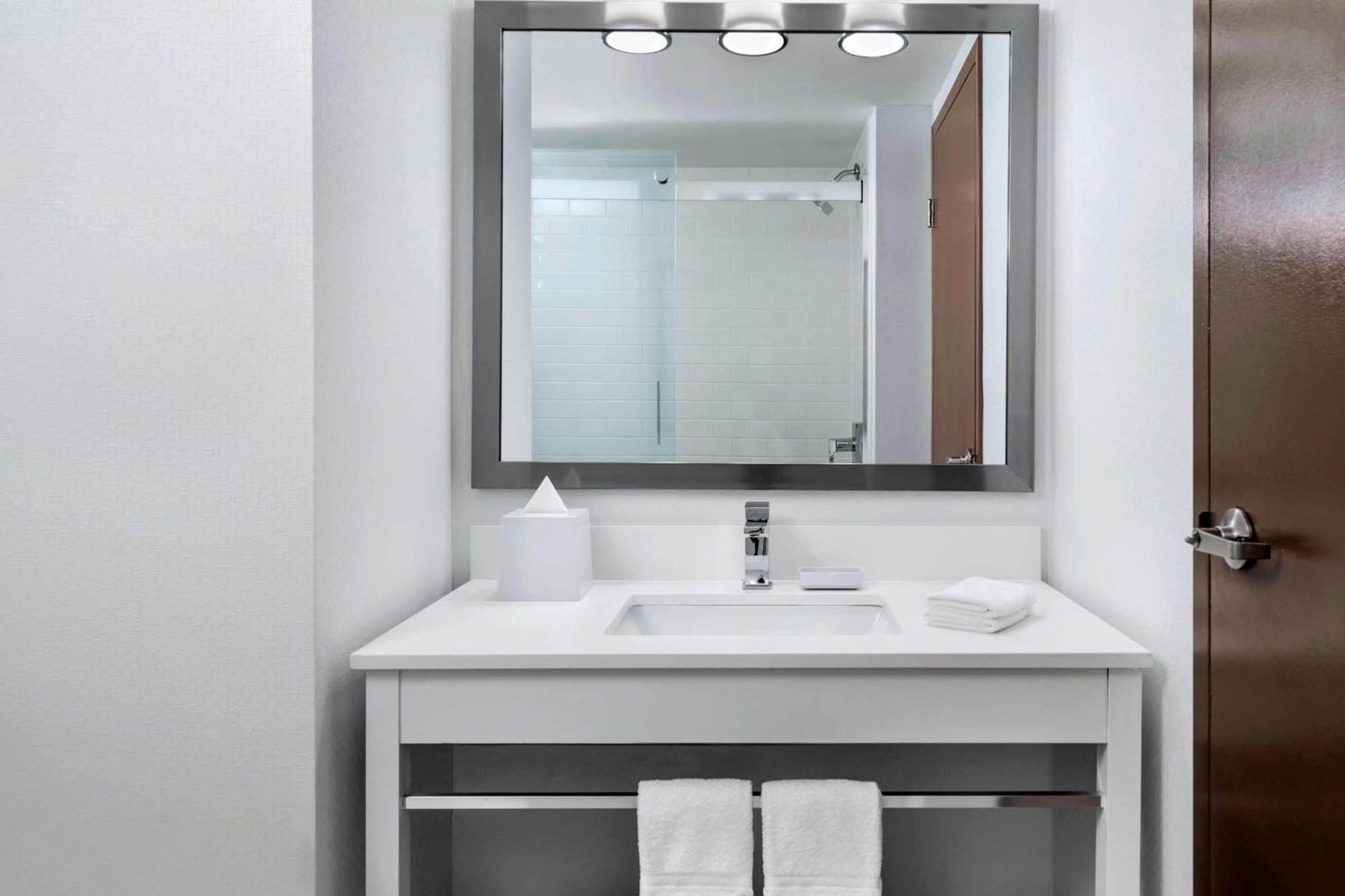 Four Points By Sheraton Barrie Exteriör bild